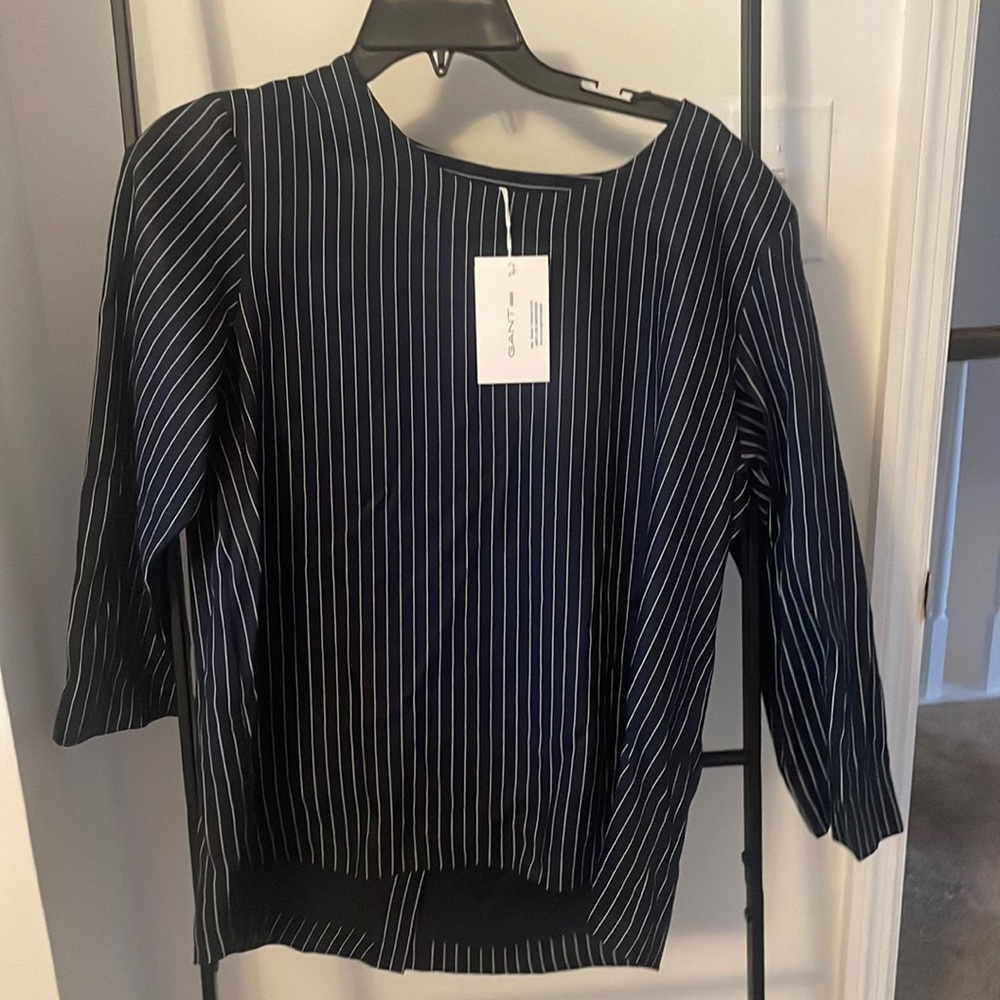 NWT Gant button back striped top